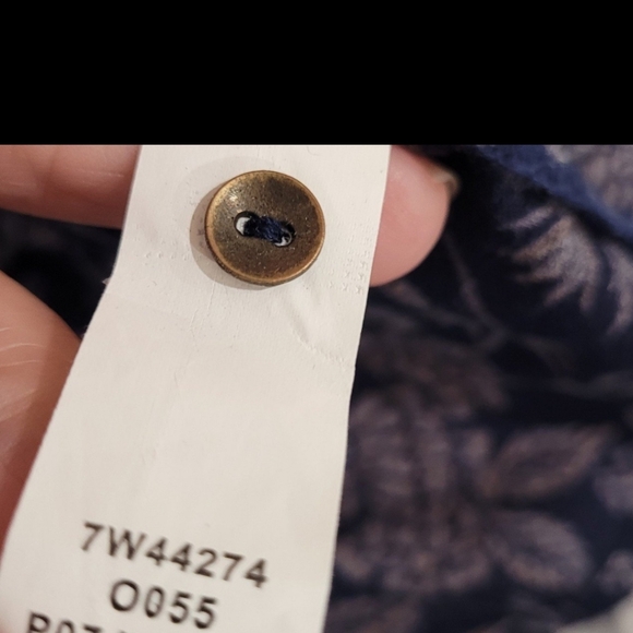 Lucky Brand Women's SZ M peasant top boho navy floral flowy button front - Picture 9 of 11